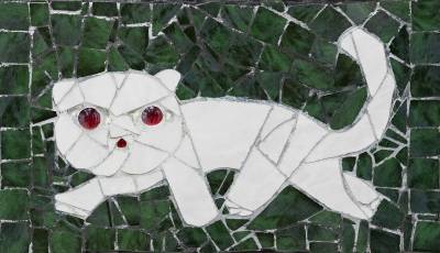 Белый кот на зеленом фоне, 2008